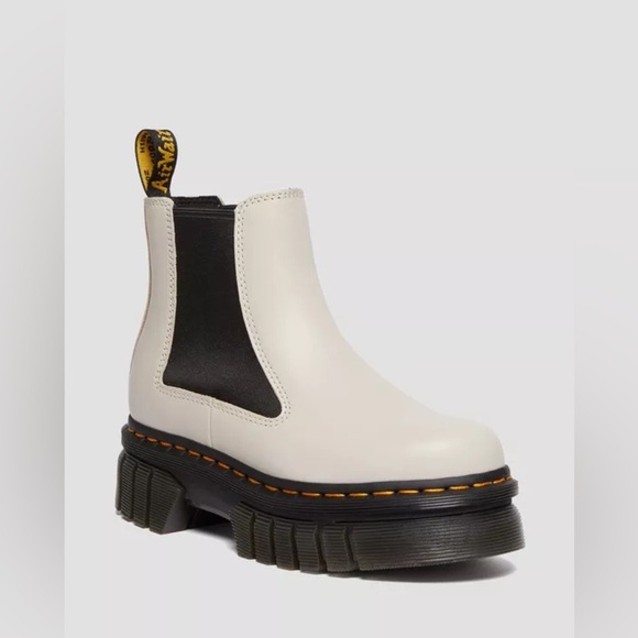 DR Marten Boots - Picture 1 of 10
